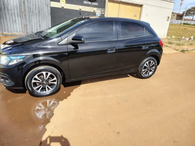Chevrolet Onix Hatch LTZ 1.4 8V Flex Power Mec. 4P 2014