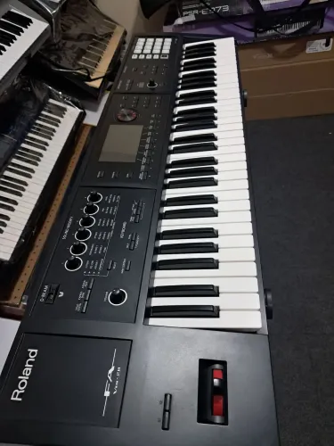 Teclado Roland fa06