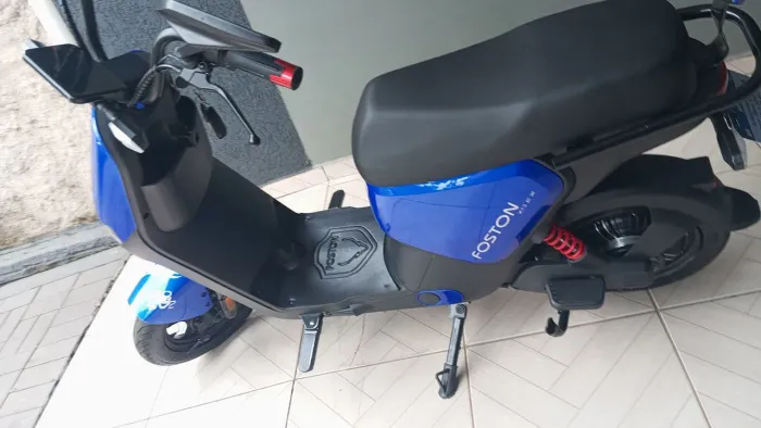 Foston 13 semi nova   não tem 400 km rodado 