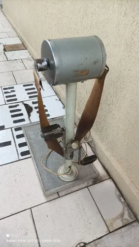 Aparelho massageador anos 60, funcionando. 70,00