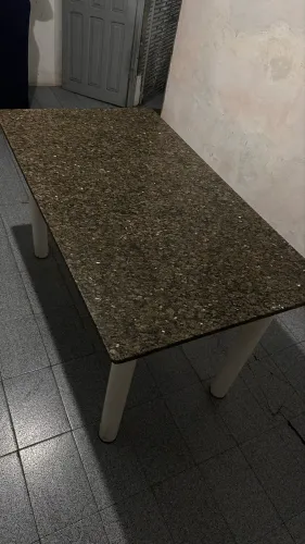 Mesa com pedra de mármore para 6 cadeiras