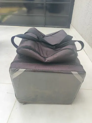 Vendo Bag preta pouco usada    150,00$ 