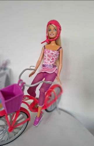 Boneca Barbie com bicicleta 