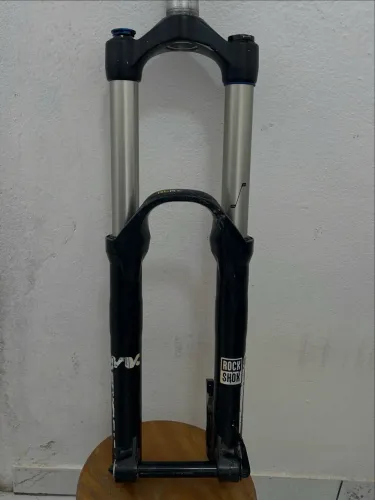 Suspensão Rock Shox Lyrik