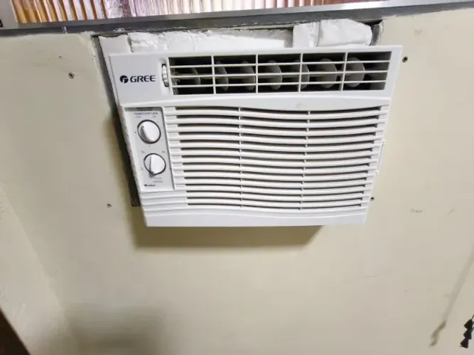 Ar-Condicionado Janela Gree Mecânico Frio de 7.000 BTUs.