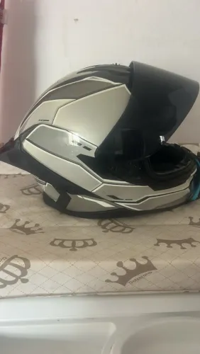 Vendo capacete seminovo