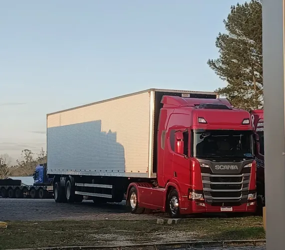 Carreta Facchini (VANDERLÉIA)suspensão a ar 2 eixos distanciados