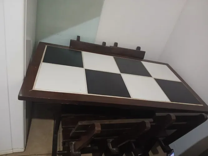 Mesa com 4 cadeiras