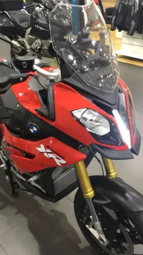 Moto BMW S1000XR 2018 Vermelha