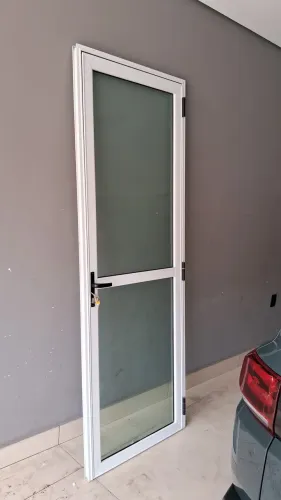 Vende-se porta de vidro