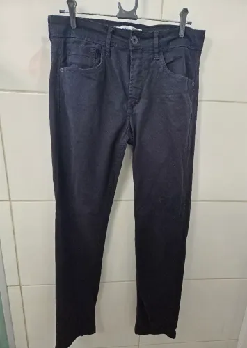 Calça jeans reta preta