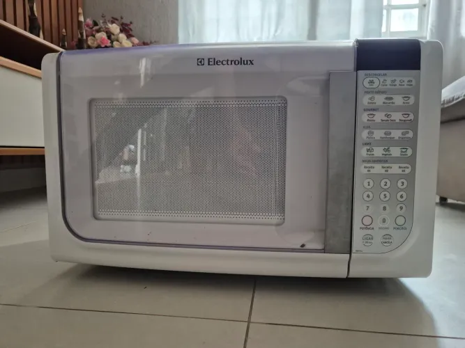 Forno micro ondas Electrolux MEF41 31L