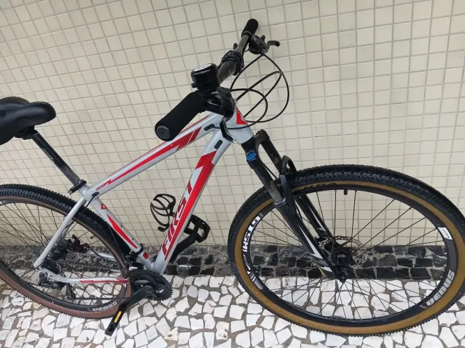 Bicicleta troco First por itens de moto