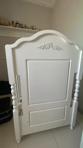 Vende-se Cama babá em MDF e berço em Madeira Laqueado.
