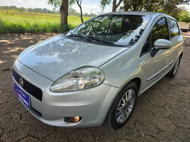 Fiat Punto Essence 1.6 Flex 16V 5P 2011