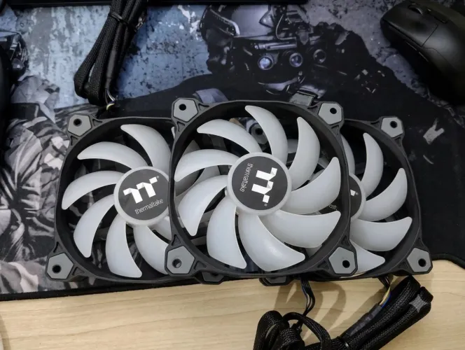 Fans ARGB termalteke com controladora