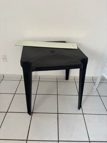 Mesa com duas cadeiras