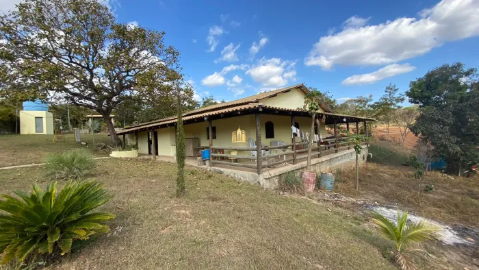 Oportunidade! Sitio à venda em Esmeraldas/MG, no bairro Águas Nascentes. 4 quartos, 1 suít