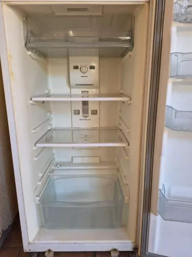 Vende -se Geladeira Brastemp