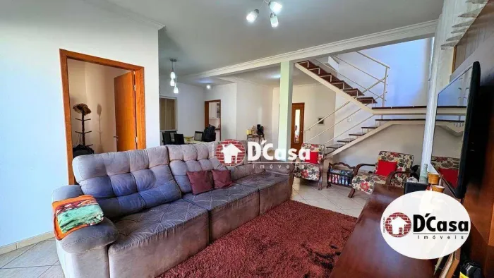 Sobrado à venda com 3 quartos e área de lazer com piscina, condomínio Jatobá, Tremembé - S
