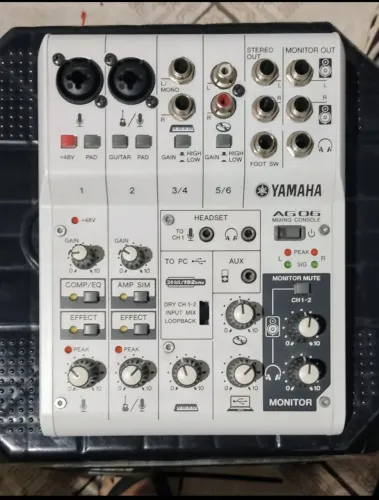 Mesa de som Yamaha