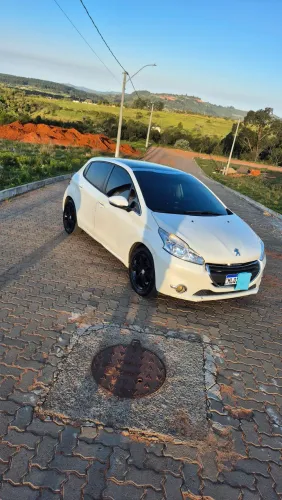 Peugeot 208 Allure 1.5 Flex 8V 5P 2014