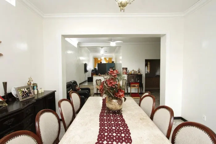 Casa à Venda - Lagoinha, 3 Quartos, 400 m2