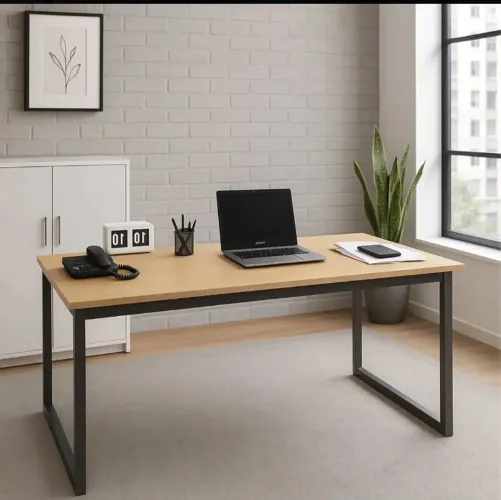 Mesa de escritório nova