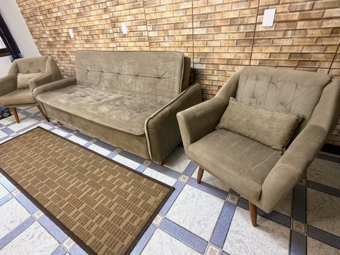 Conjunto sofá cama + 2 poltronas
