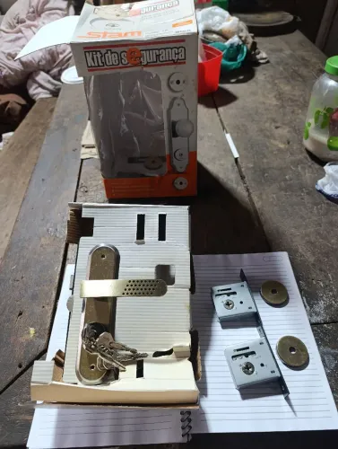 Vendo fechadura stam com completo novo na caixa.