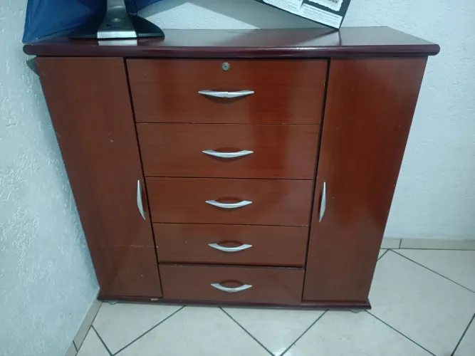 Cômoda com 5 gavetas