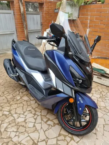 Dafra Cruisym 300