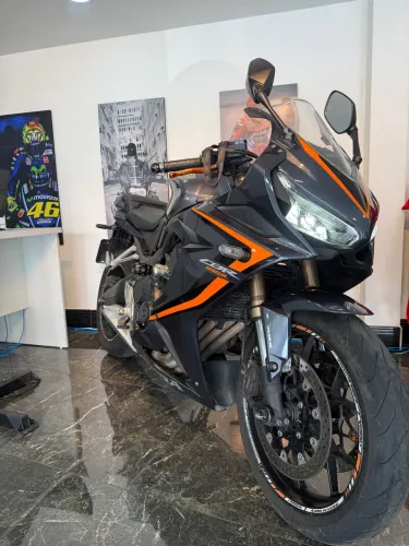 CBR 650R 2021 - Muito nova