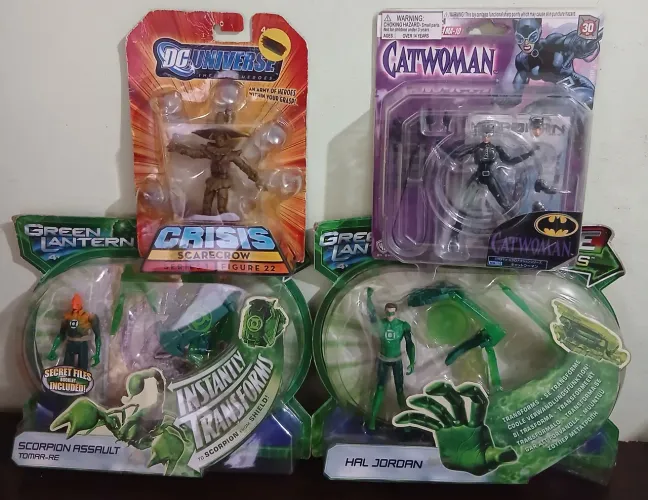 BONECOS LOTE DC COM 4 ITENS IMPORTADOS 