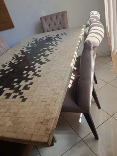 Vendo mesa com 6 cadeiras estofadas