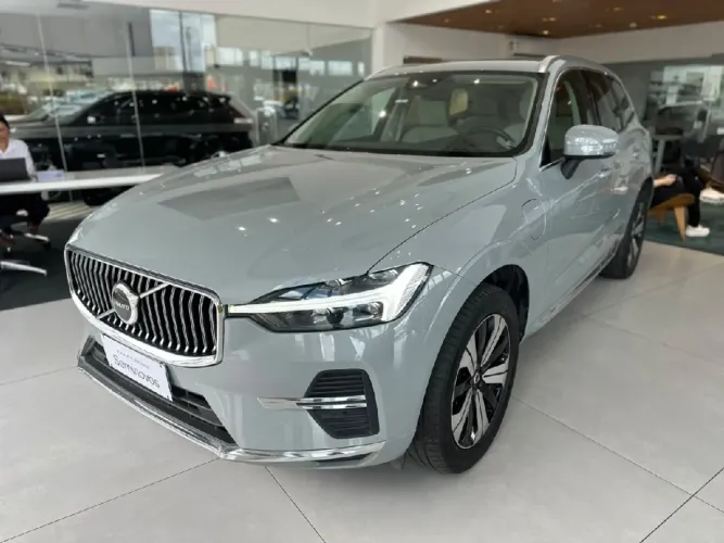 Volvo XC-60 T-8 Plus 2.0 AWD (híbrido) 2024