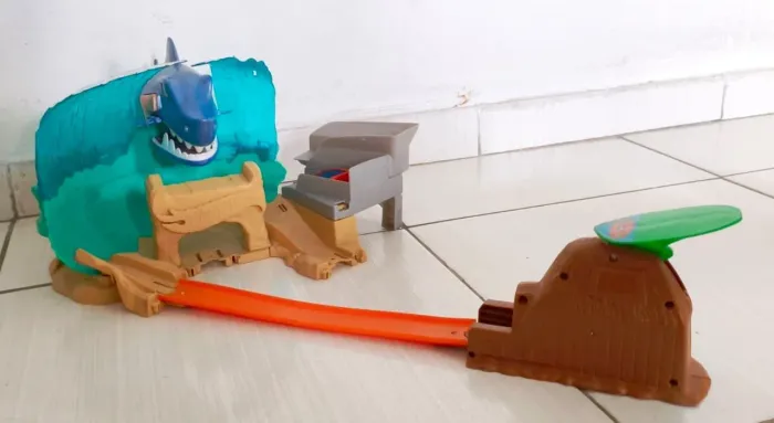 Pista Hot Wheels Ataque do Tubarão