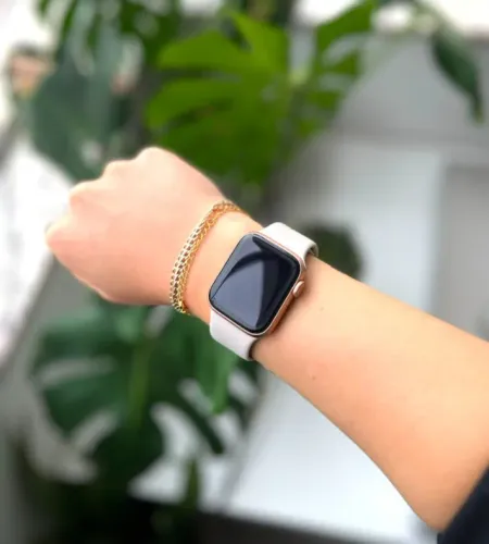 Apple Watch SE 40mm - Muito Bem Conservado (Com Caixa e Acessórios Originais)