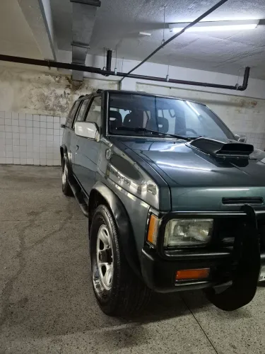 Nissan Pathfinder XE 4X4 1994
