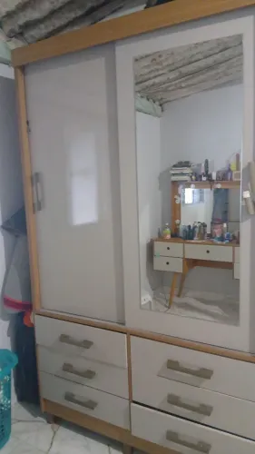 Guarda roupa pouco tempo de uso MDF