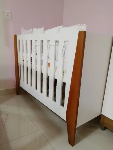 Vende-se berço