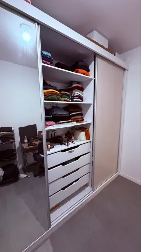Guarda Roupas Branco com 3 portas de correr com espelho