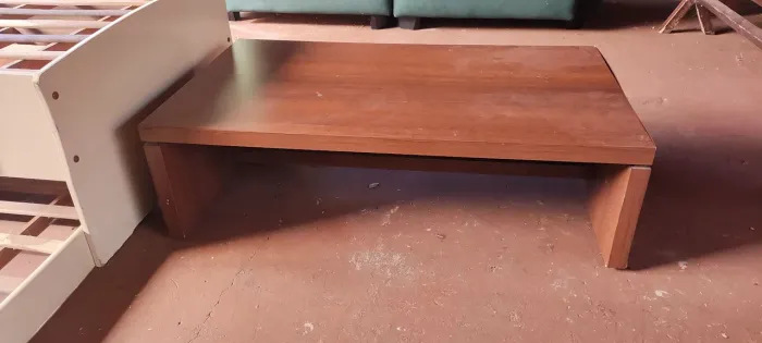 Vendo sofá, poltrona e mesinha