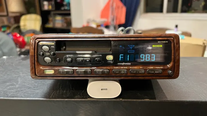 Pioneer KEH-5400 com frente e moldura Wood