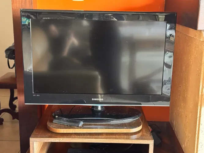 Vendo TV LCD Samsung 32 polegadas 