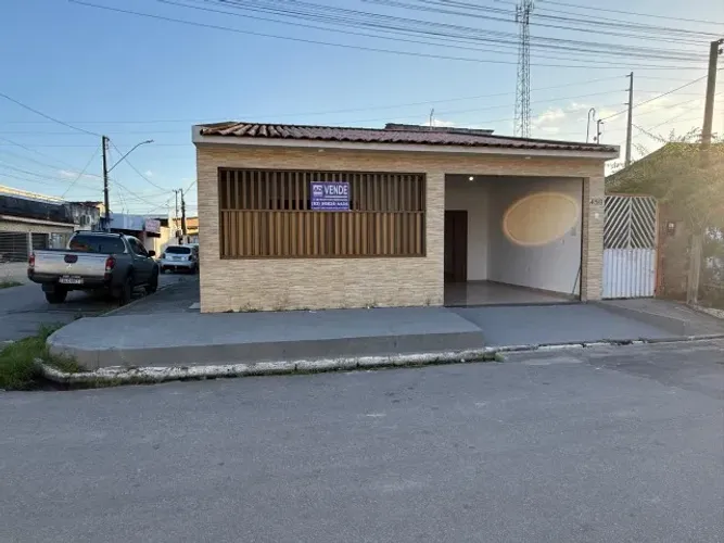 Casa de esquina prox. o comercio local - 2/4 um suite - Marechal Deodoro