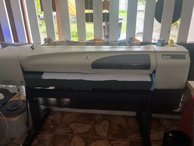 Vendo plotter, Hp semi nova, com tanque