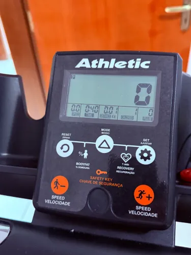 Esteira Ergométrica Athletic CLE 30 Dobrável | 13 km/h | Muito Conservada