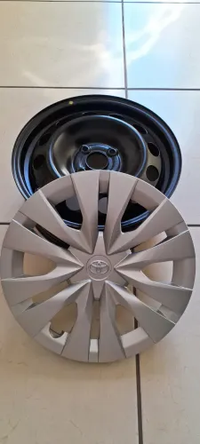 Rodas de Ferro Aro 15 + Calotas Originais Toyota Yaris 2024/2025 - Zero Sem Uso