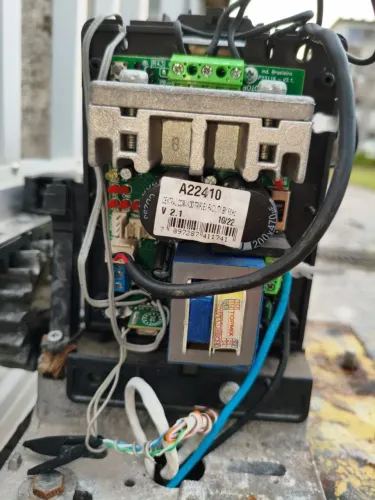 Empresa seleciona técnicos em portão automático, CFTV, alarmes, cerca